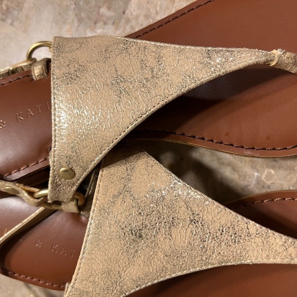 Kelly and Katie Gold Bania Flats Size 9.5M - Picture 5 of 5